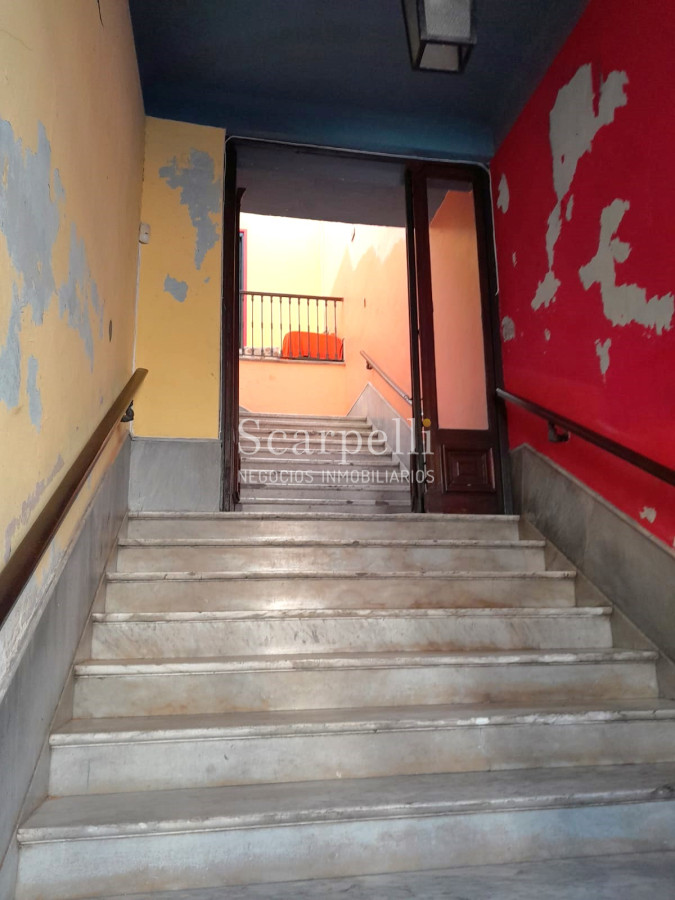 Casa ID.50381 - Excelente Padron Con 10 Habitaciones  Y  Deposito De 650 Mts Ideal Para Renta