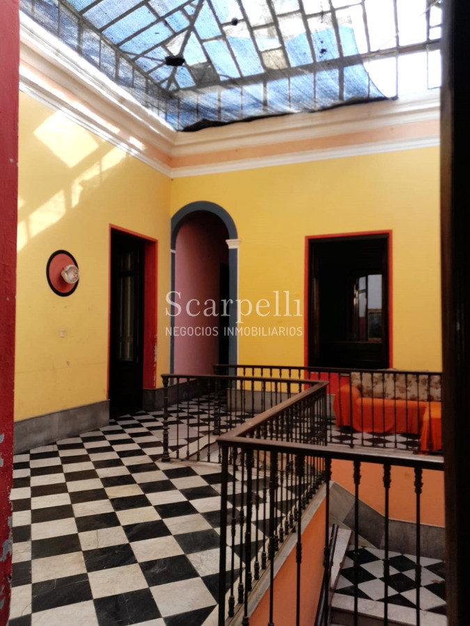 Casa ID.50381 - Excelente Padron Con 10 Habitaciones  Y  Deposito De 650 Mts Ideal Para Renta