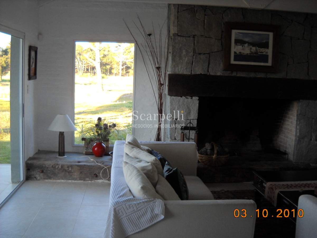 Casa ID.8382 - José Ignacio Estupendo Chalet en Barrio Privado con el mejor entorno y seguridad.-