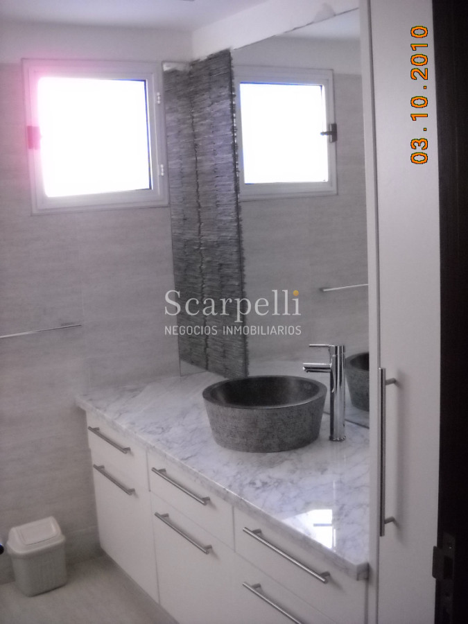 Casa ID.8382 - José Ignacio Estupendo Chalet en Barrio Privado con el mejor entorno y seguridad.-