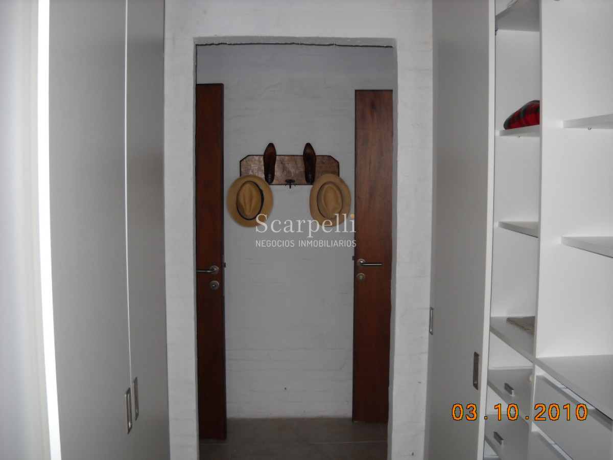 Casa ID.8382 - José Ignacio Estupendo Chalet en Barrio Privado con el mejor entorno y seguridad.-