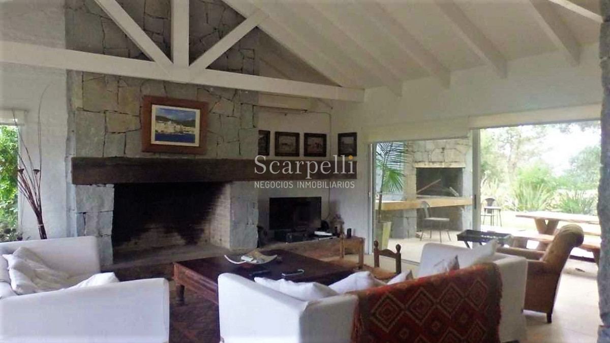 Casa ID.8382 - José Ignacio Estupendo Chalet en Barrio Privado con el mejor entorno y seguridad.-