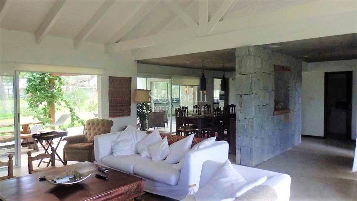 Casa ID.8382 - José Ignacio Estupendo Chalet en Barrio Privado con el mejor entorno y seguridad.-