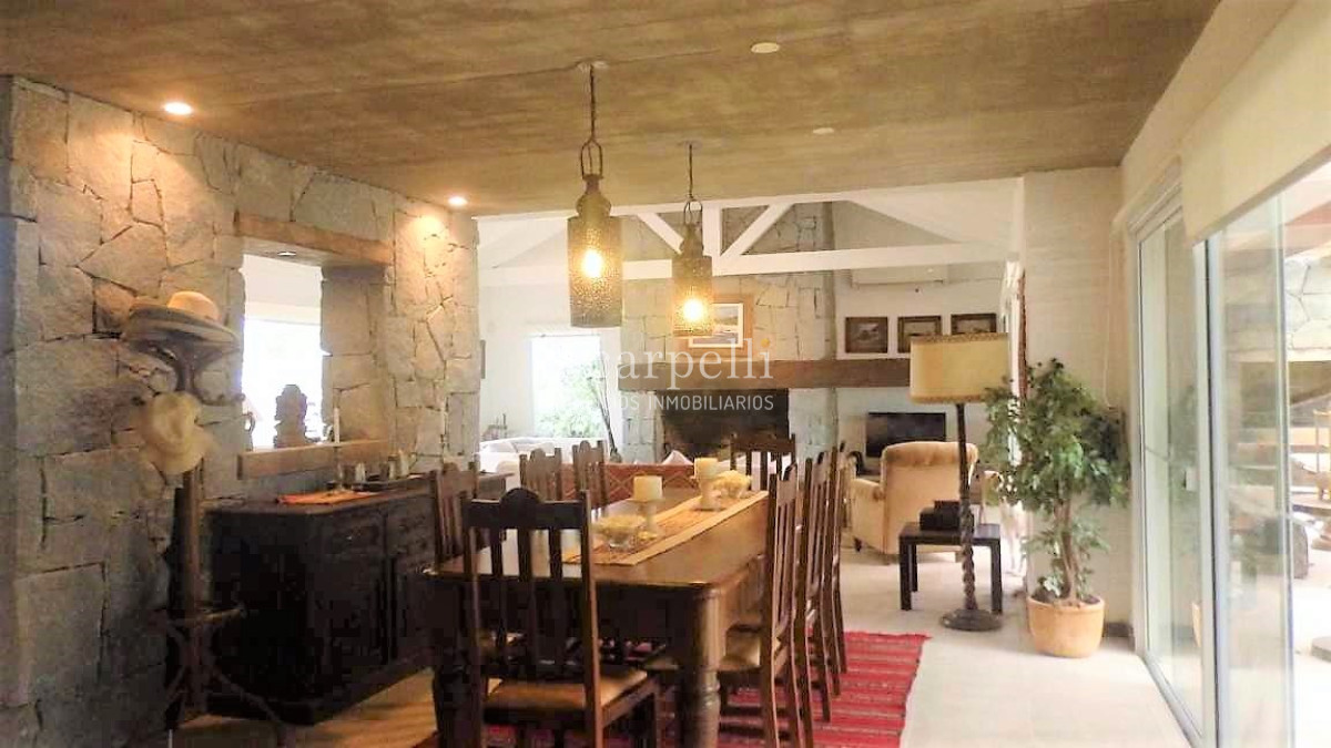 Casa ID.8382 - José Ignacio Estupendo Chalet en Barrio Privado con el mejor entorno y seguridad.-