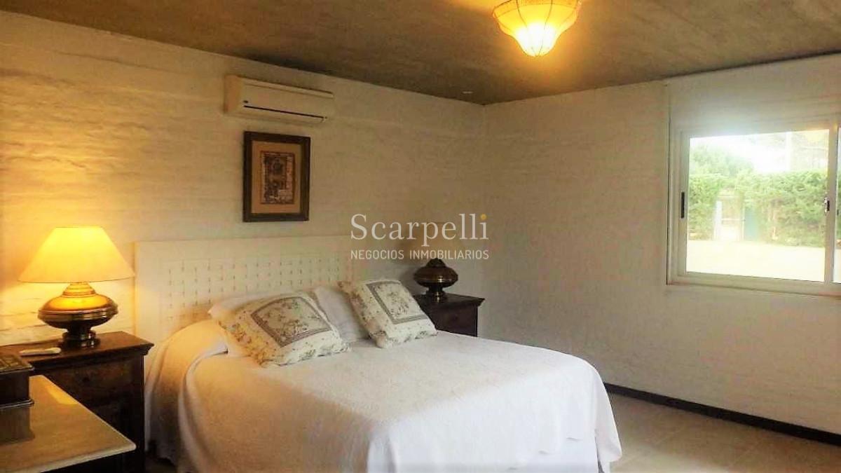 Casa ID.8382 - José Ignacio Estupendo Chalet en Barrio Privado con el mejor entorno y seguridad.-