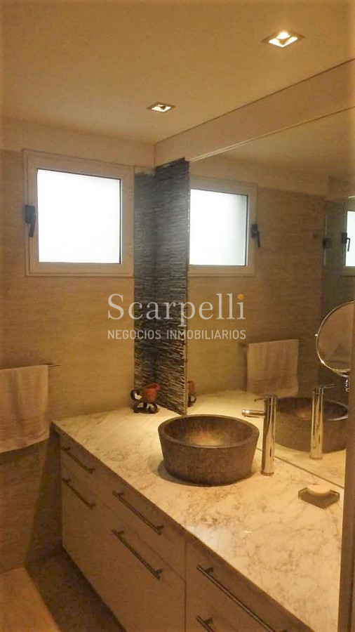Casa ID.8382 - José Ignacio Estupendo Chalet en Barrio Privado con el mejor entorno y seguridad.-
