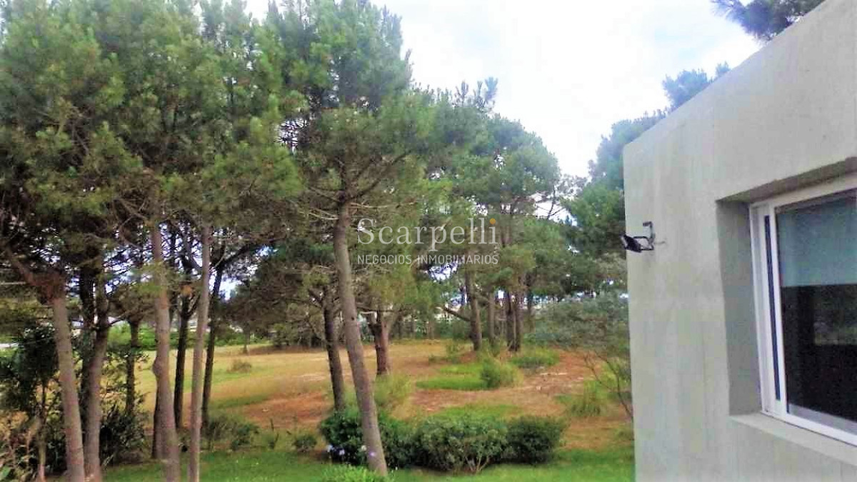 Casa ID.8382 - José Ignacio Estupendo Chalet en Barrio Privado con el mejor entorno y seguridad.-