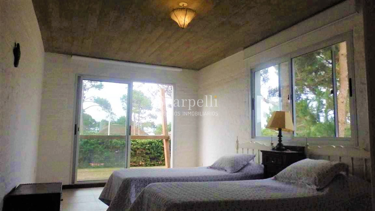 Casa ID.8382 - José Ignacio Estupendo Chalet en Barrio Privado con el mejor entorno y seguridad.-