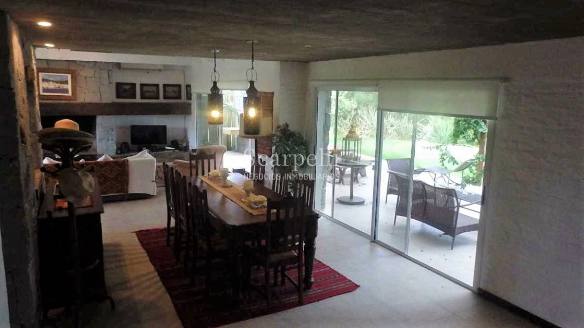 Casa ID.8382 - José Ignacio Estupendo Chalet en Barrio Privado con el mejor entorno y seguridad.-