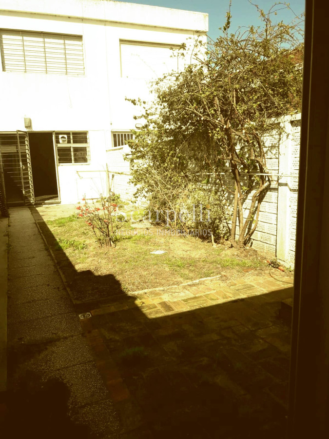 Casa ID.8448 - Rambla Carrasco Duplex con estupenda vista: 2 dormitorios, fondito con parrillero y garage
