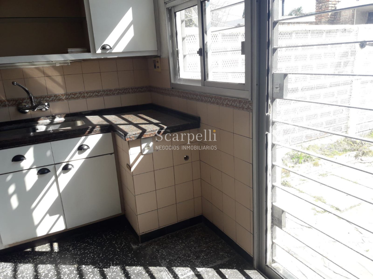Casa ID.8448 - Rambla Carrasco Duplex con estupenda vista: 2 dormitorios, fondito con parrillero y garage