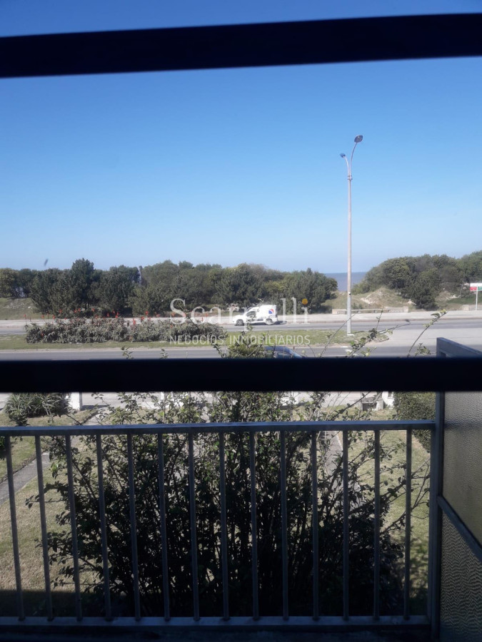 Casa ID.8448 - Rambla Carrasco Duplex con estupenda vista: 2 dormitorios, fondito con parrillero y garage