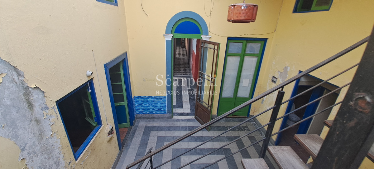 Casa ID.50381 - Excelente Padron Con 10 Habitaciones  Y  Deposito De 650 Mts Ideal Para Renta
