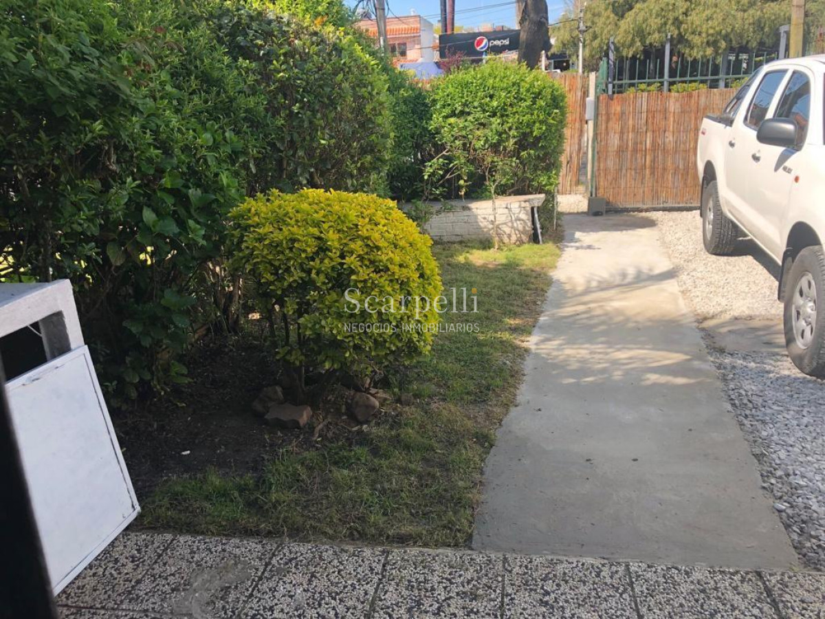Casa ID.8637 - ALQUILER CASA PUNTA GORDA CENTRICA 2 DORM Y JARDÍN CON LUGAR PARA COCHE