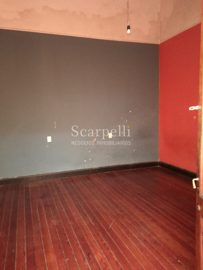 Casa ID.50381 - Excelente Padron Con 10 Habitaciones  Y  Deposito De 650 Mts Ideal Para Renta