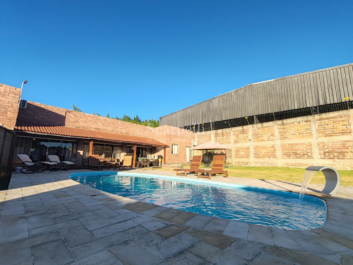 Casa ID.50378 - Importante padrón esquinero en Santana do Livramento con casi 2200 m2 Ideal Salón de Fiestas o emprendimiento Inmobiliario