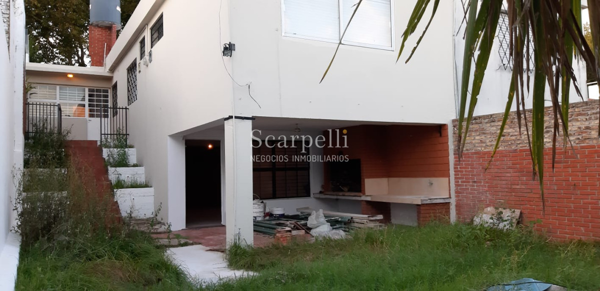 Casa ID.9522 - Casa muy cómoda  y con ambientes bien amplios + impresionante subsuelo de 80 m2 aprox.