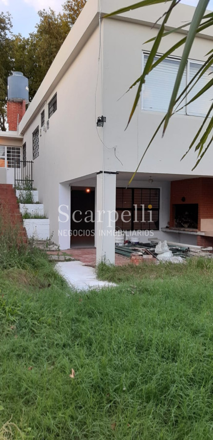 Casa ID.9522 - Casa muy cómoda  y con ambientes bien amplios + impresionante subsuelo de 80 m2 aprox.