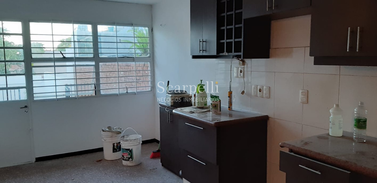 Casa ID.9522 - Casa muy cómoda  y con ambientes bien amplios + impresionante subsuelo de 80 m2 aprox.