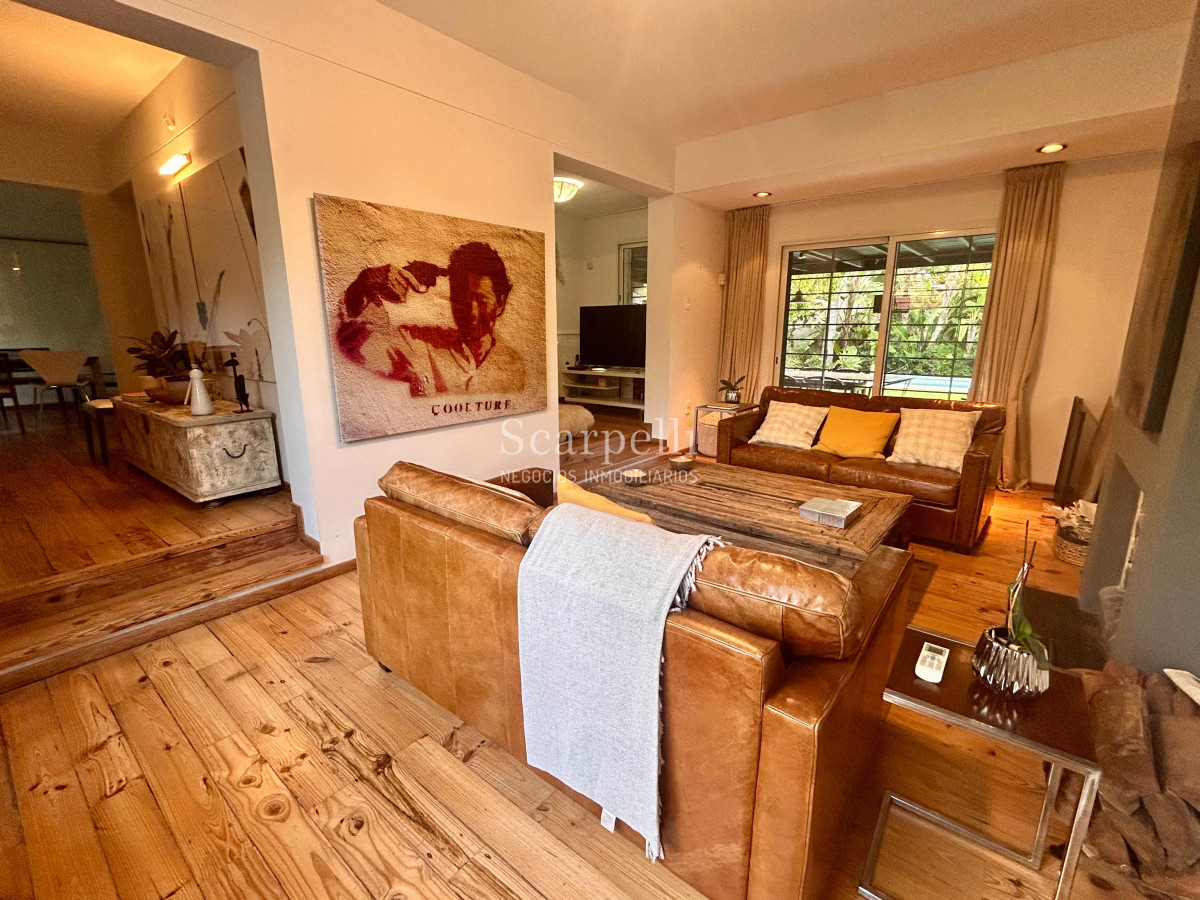 Casa ID.50400 - Estilo Colonial Parque Miramar Impecable 4 dormitorios suite Barbacoa Piscina Climatizada