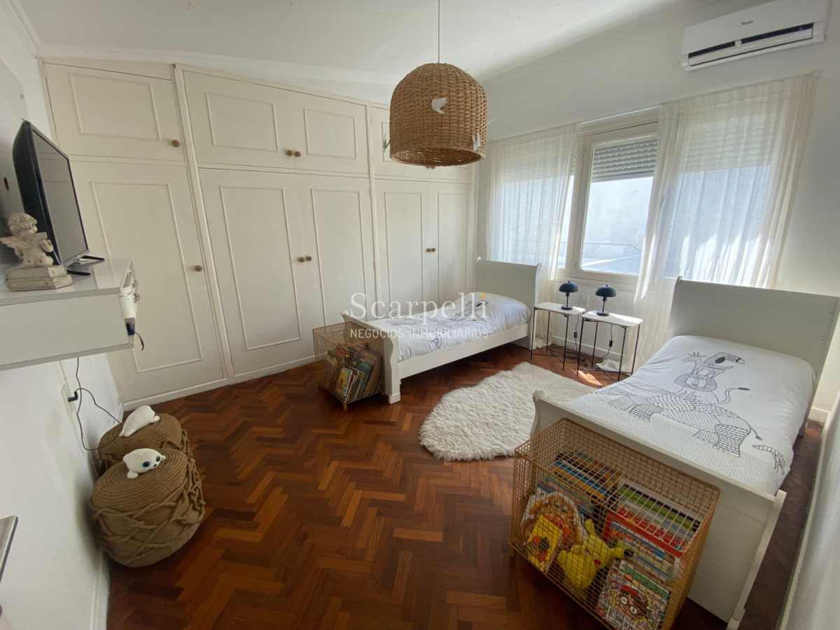 Casa ID.50639 - CARRASCO DE ESTILIO CANADÁ PROX. PLAZA THAYS 4 DORMITORIOS 4 BAÑOS