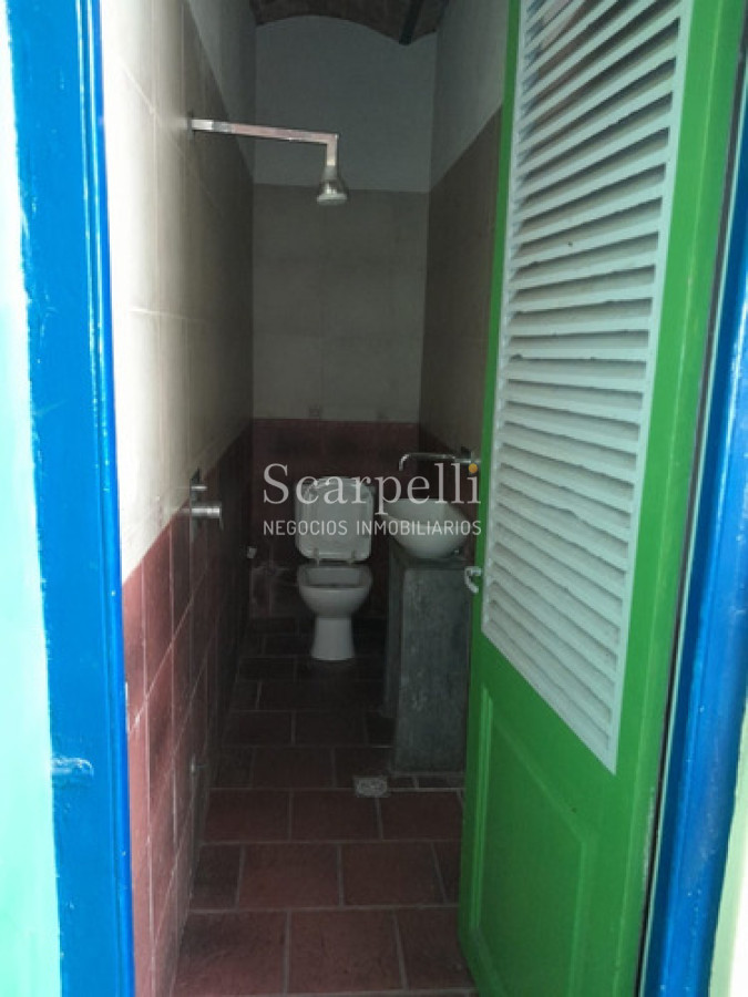 Casa ID.50381 - Excelente Padron Con 10 Habitaciones  Y  Deposito De 650 Mts Ideal Para Renta