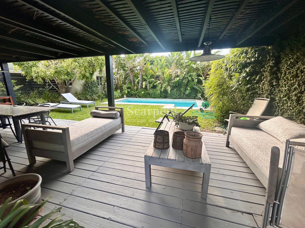 Casa ID.50400 - Estilo Colonial Parque Miramar Impecable 4 dormitorios suite Barbacoa Piscina Climatizada
