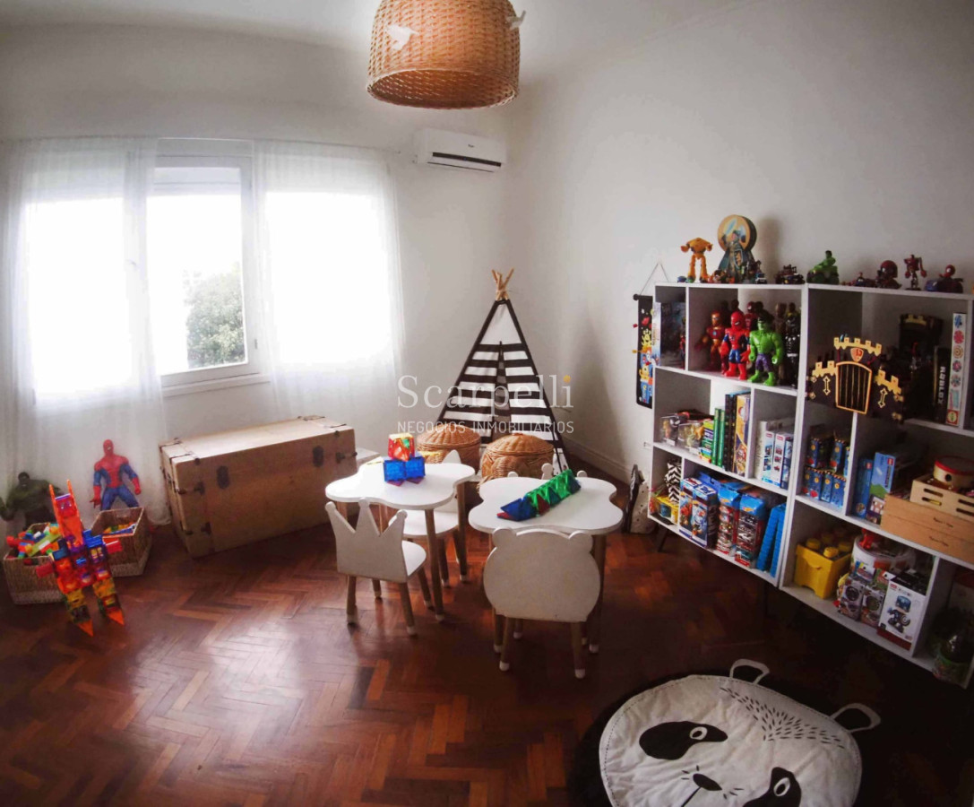Casa ID.50639 - CARRASCO DE ESTILIO CANADÁ PROX. PLAZA THAYS 4 DORMITORIOS 4 BAÑOS
