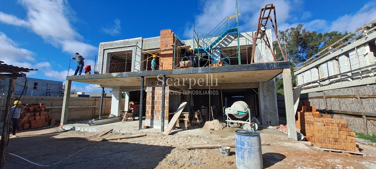 Casa ID.63 - VENTA CASA ESTRENAR BARRIO PARQUE II 4 DORMITORIOS EN SUITE
