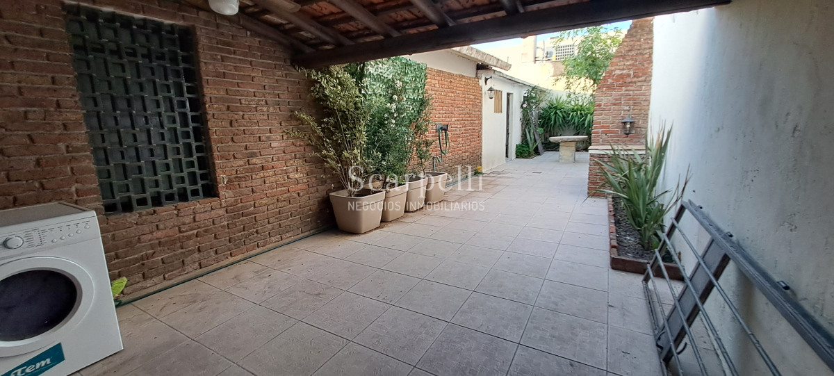 Casa ID.50359 - Venta Casa Carrasco Arocena próximo 2 o 3 dorm 3 baños Amplio Patio con parrillero