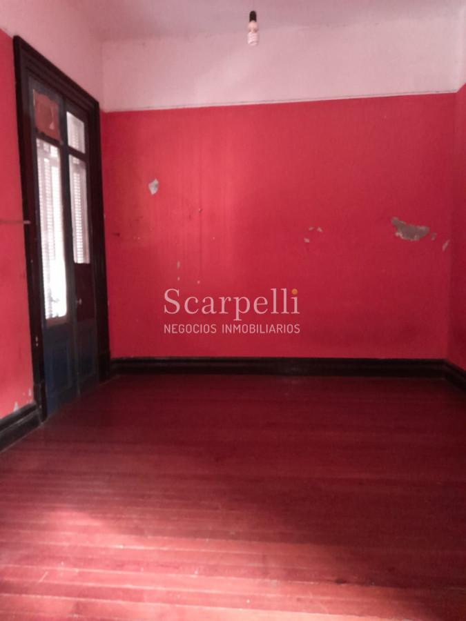Casa ID.50381 - Excelente Padron Con 10 Habitaciones  Y  Deposito De 650 Mts Ideal Para Renta