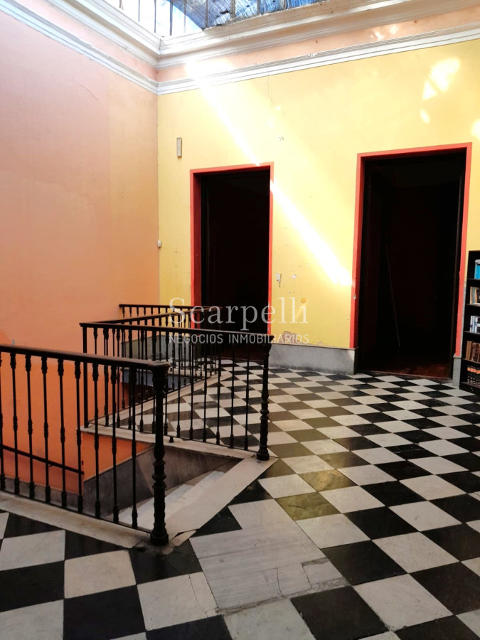 Casa ID.50381 - Excelente Padron Con 10 Habitaciones  Y  Deposito De 650 Mts Ideal Para Renta
