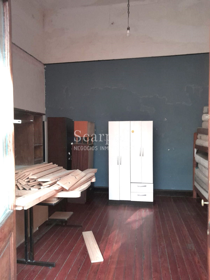 Casa ID.50381 - Excelente Padron Con 10 Habitaciones  Y  Deposito De 650 Mts Ideal Para Renta