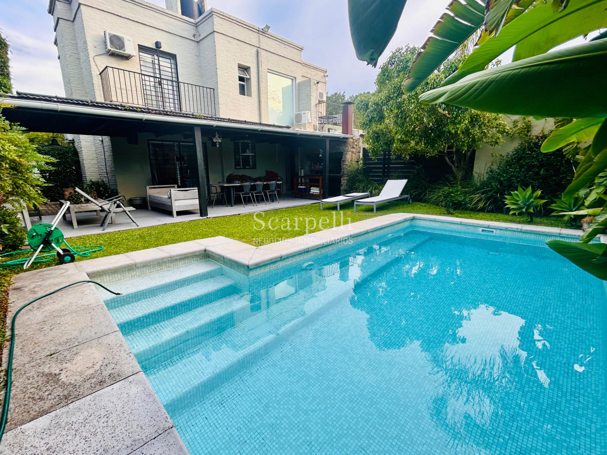 Casa ID.50400 - Estilo Colonial Parque Miramar Impecable 4 dormitorios suite Barbacoa Piscina Climatizada