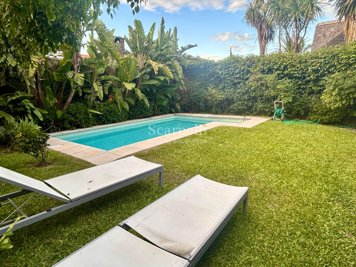 Casa ID.50400 - Estilo Colonial Parque Miramar Impecable 4 dormitorios suite Barbacoa Piscina Climatizada