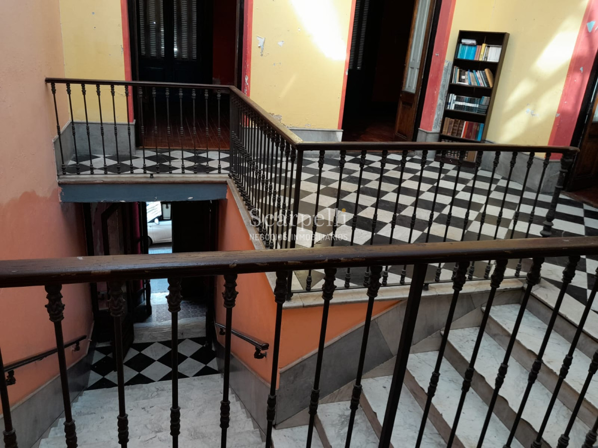 Casa ID.50381 - Excelente Padron Con 10 Habitaciones  Y  Deposito De 650 Mts Ideal Para Renta