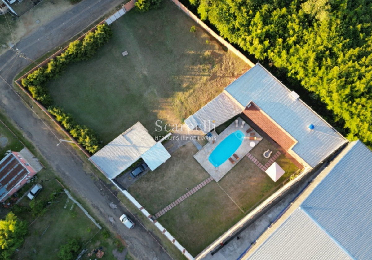 Casa ID.50378 - Importante padrón esquinero en Santana do Livramento con casi 2200 m2 Ideal Salón de Fiestas o emprendimiento Inmobiliario