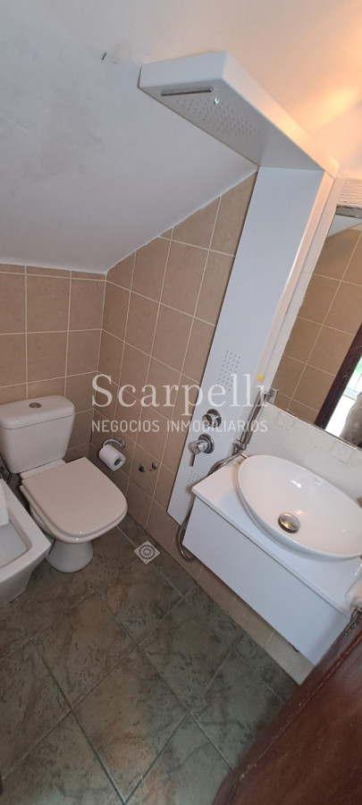 Casa ID.50359 - Venta Casa Carrasco Arocena próximo 2 o 3 dorm 3 baños Amplio Patio con parrillero