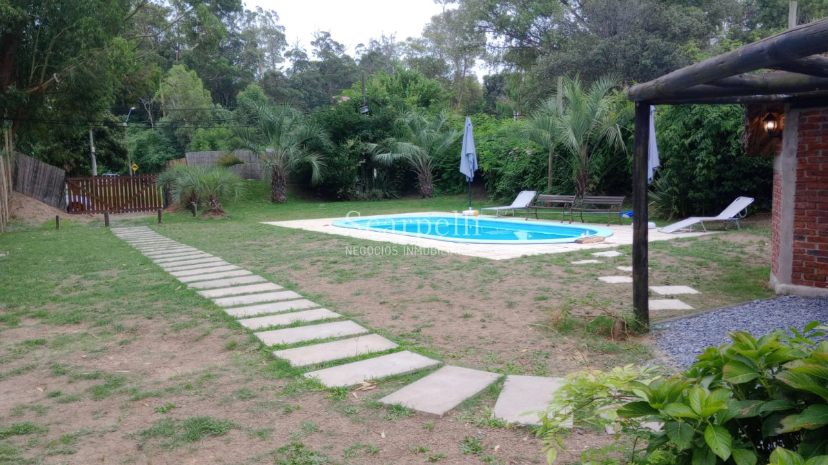 Casa ID.28732 - Parada 31 Pinares Pque. Mancebo & Cno La Laguna al Sur: Gran Solar con  Sensacional Quincho +Barbacoa +Piscina muy próximo a la Playa.-