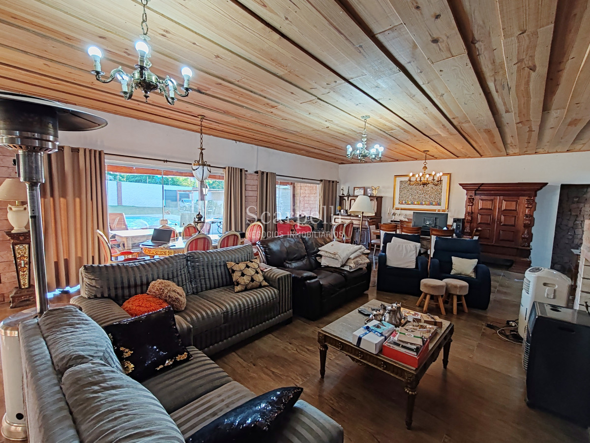 Casa ID.50378 - Importante padrón esquinero en Santana do Livramento con casi 2200 m2 Ideal Salón de Fiestas o emprendimiento Inmobiliario