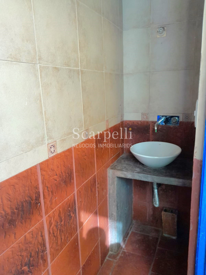 Casa ID.50381 - Excelente Padron Con 10 Habitaciones  Y  Deposito De 650 Mts Ideal Para Renta