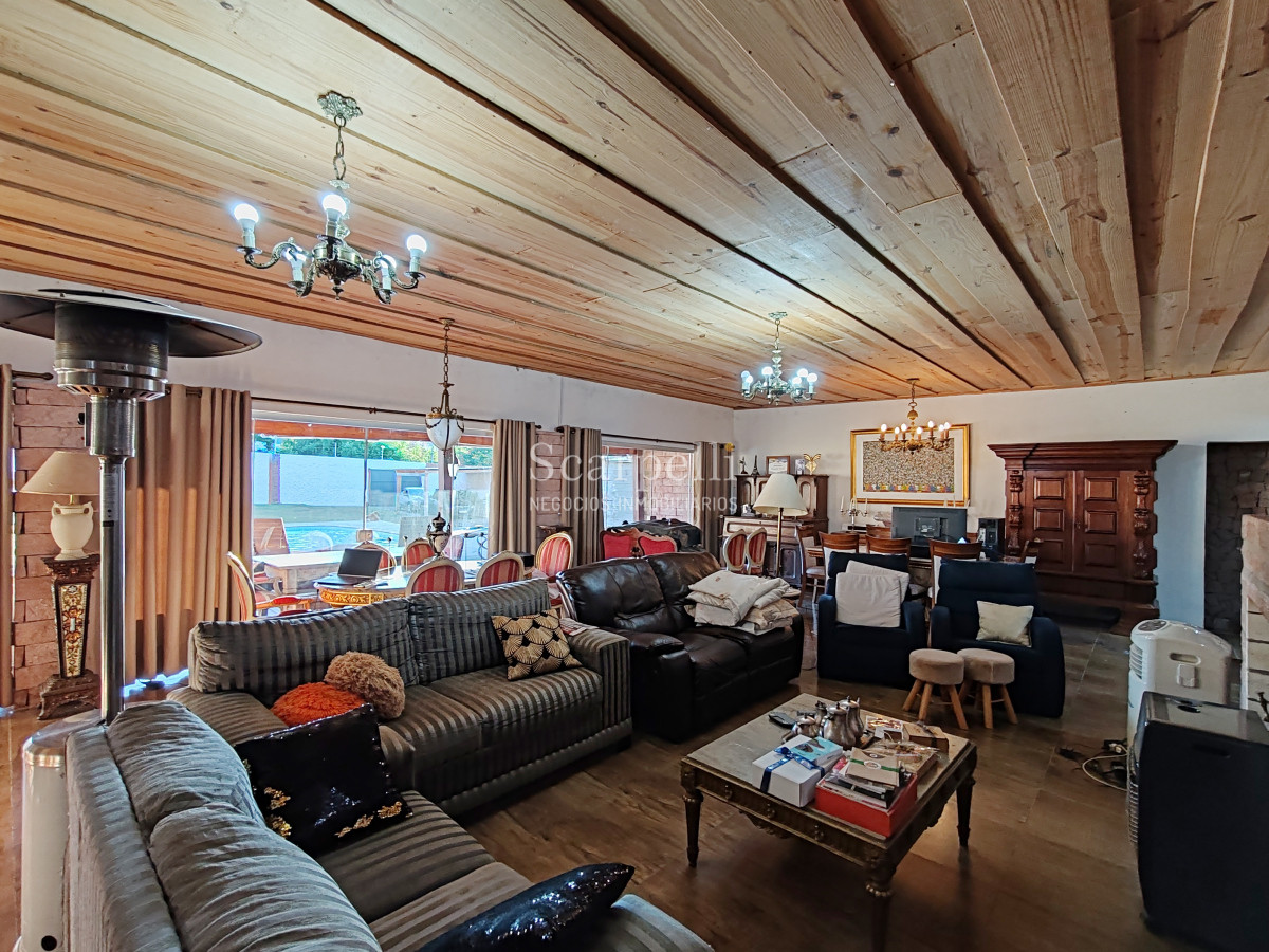 Casa ID.50378 - Importante padrón esquinero en Santana do Livramento con casi 2200 m2 Ideal Salón de Fiestas o emprendimiento Inmobiliario