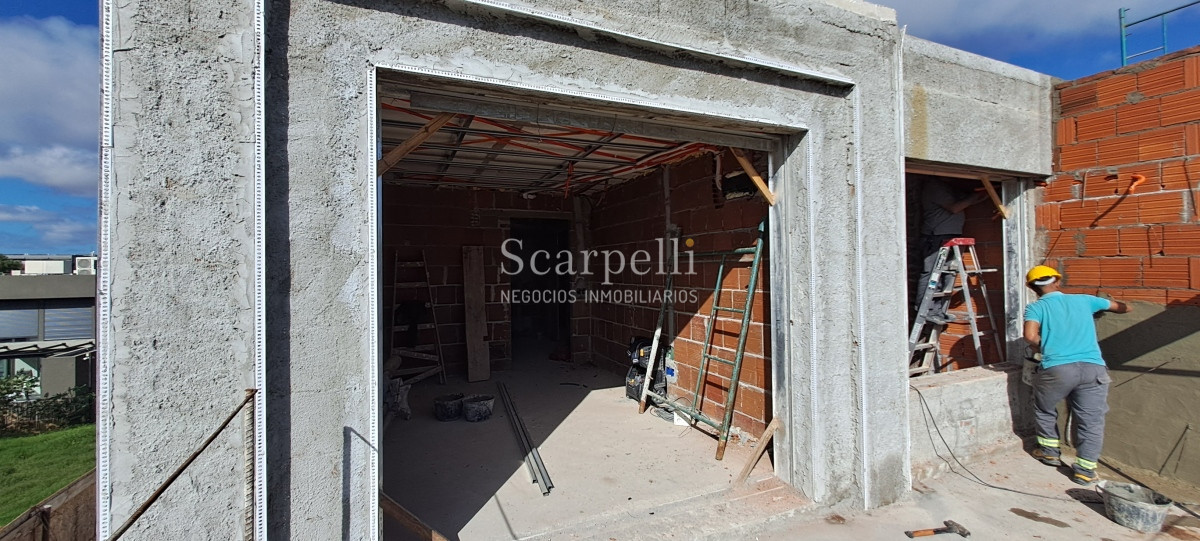 Casa ID.63 - VENTA CASA ESTRENAR BARRIO PARQUE II 4 DORMITORIOS EN SUITE