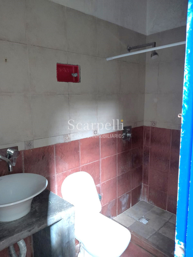 Casa ID.50381 - Excelente Padron Con 10 Habitaciones  Y  Deposito De 650 Mts Ideal Para Renta