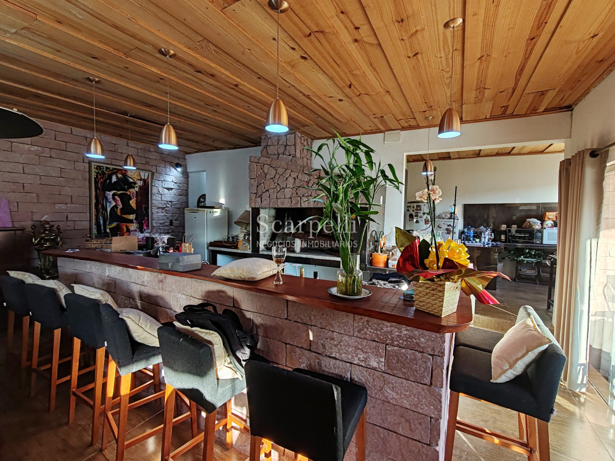 Casa ID.50378 - Importante padrón esquinero en Santana do Livramento con casi 2200 m2 Ideal Salón de Fiestas o emprendimiento Inmobiliario