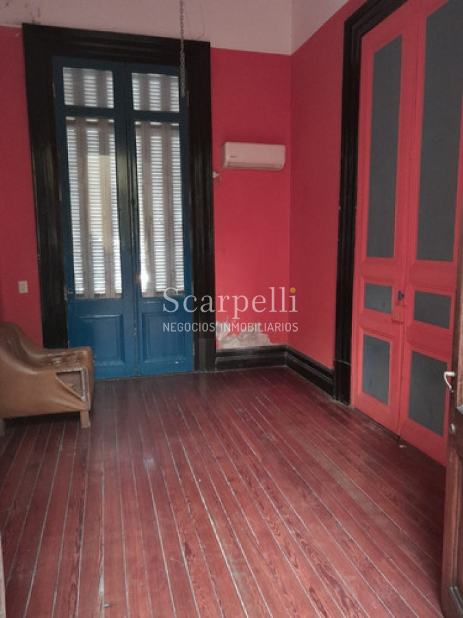 Casa ID.50381 - Excelente Padron Con 10 Habitaciones  Y  Deposito De 650 Mts Ideal Para Renta