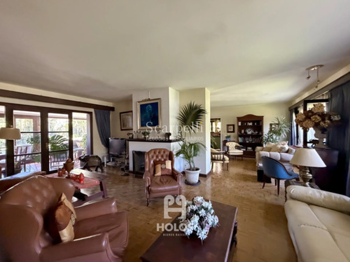 Casa ID.50659 - Carrasco en su mejor Entorno: Casa 4 Dormitorios Piscina Barbacoa Servicio A Dos Cuadras De La Rambla Toda en 1 planta