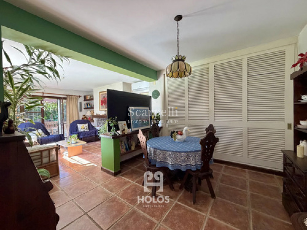 Casa ID.50659 - Carrasco en su mejor Entorno: Casa 4 Dormitorios Piscina Barbacoa Servicio A Dos Cuadras De La Rambla Toda en 1 planta
