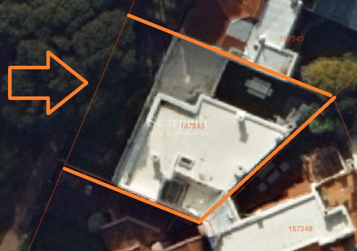 Casa ID.50639 - CARRASCO DE ESTILIO CANADÁ PROX. PLAZA THAYS 4 DORMITORIOS 4 BAÑOS