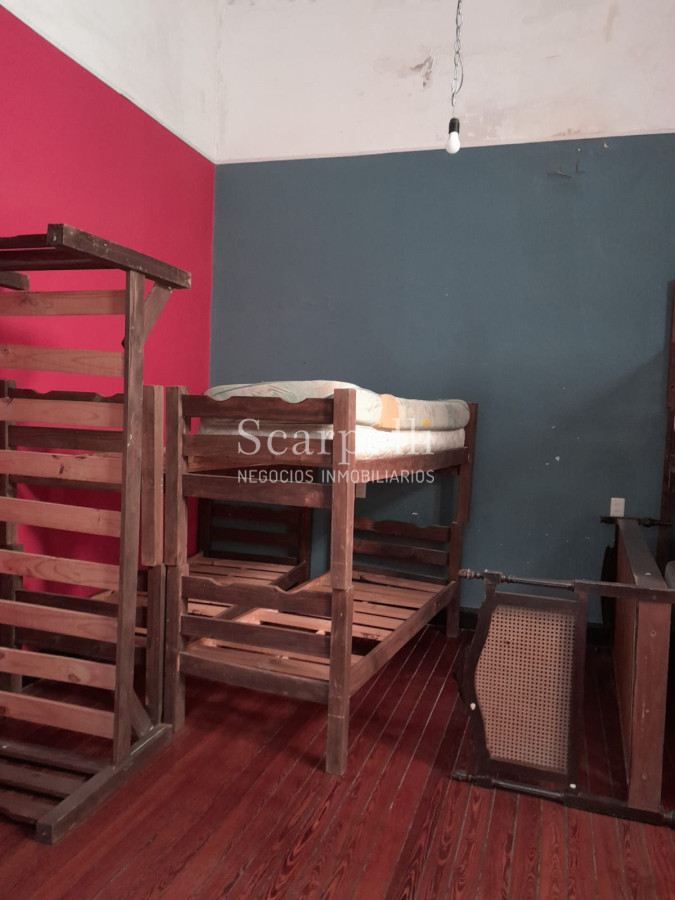 Casa ID.50381 - Excelente Padron Con 10 Habitaciones  Y  Deposito De 650 Mts Ideal Para Renta